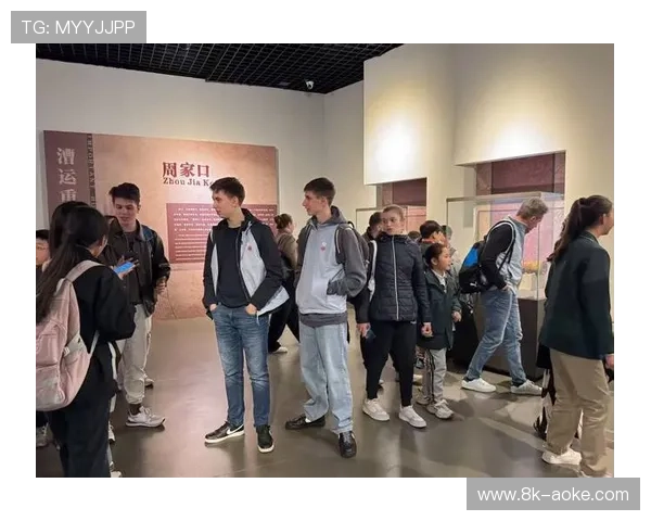 志愿者双语服务涉外运动员,展现大湾区包容 志愿者双语服务涉外运动员,展现大湾区包容