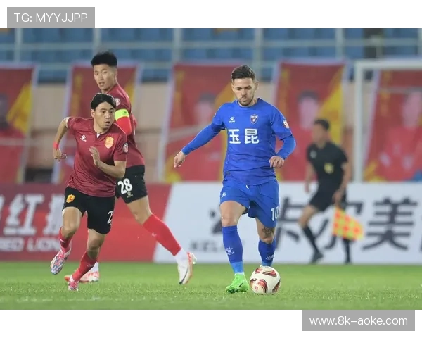 VAR判罚标准统一化讨论,德甲裁判培训启动 VAR判罚标准统一化讨论,德甲裁判培训启动