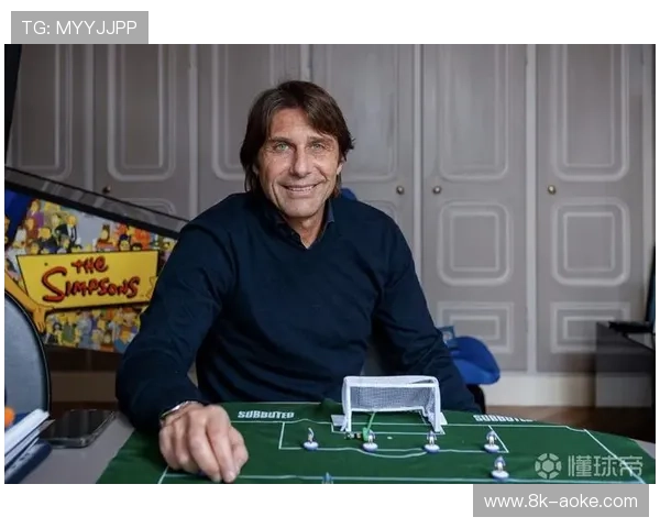 尤文球迷高唱对手歌曲嘲讽看台上前主帅孔蒂